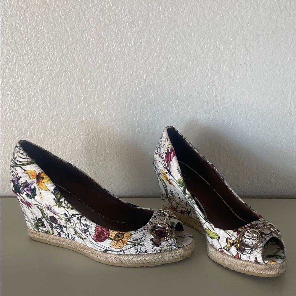 Gucci flora wedge espadrilles size 39 1/2